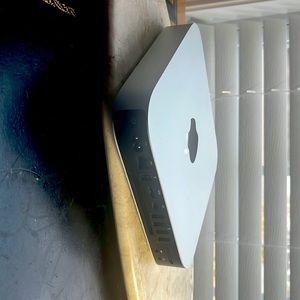 Apple - Mac mini Desktop - M2 Pro Chip - 16GB Memory - 512GB SSD - Silver